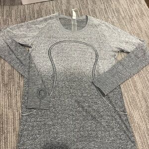 Lululemon Grey Speckled Swiftly Long
Sleeve Shirt SIZE 12